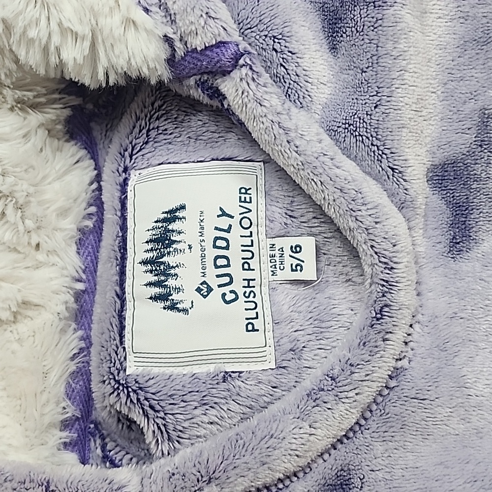 Cuddly Pullover - Picture 2 of 3